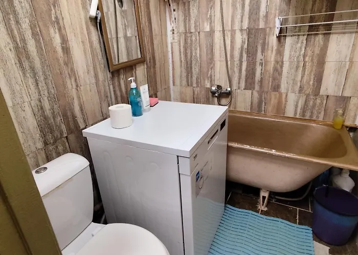 Your In A Three-room With A Shared Kitchen, Bathroom, And Toilet Daire